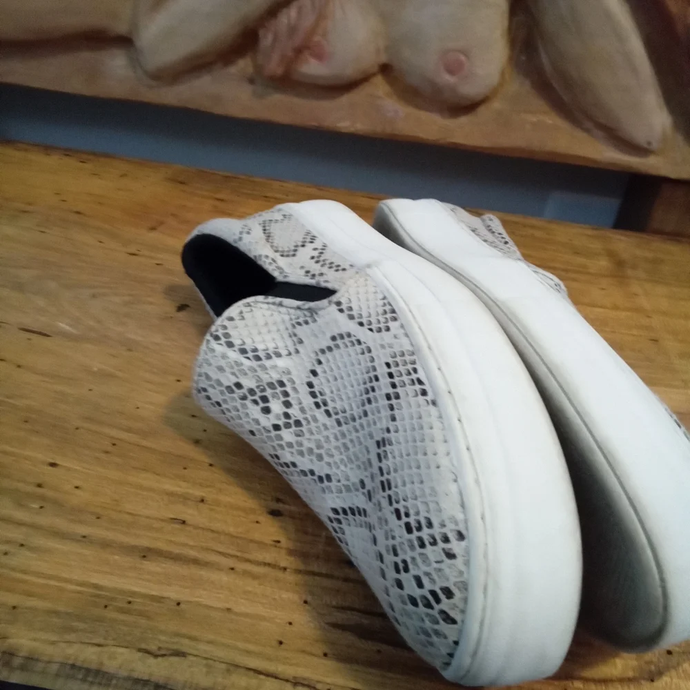 a.new.day Bibi Size 10 Snake Print Faux Leather Slip-On Sneakers - Picture 15 of 16